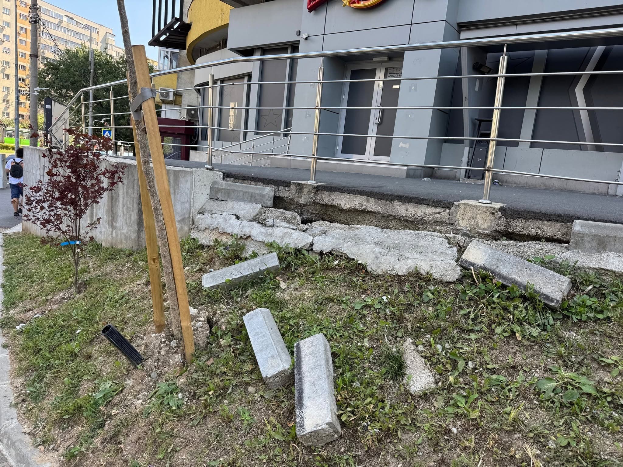 Înainte: Surpare trotuar pe Strada Doamna Ghica