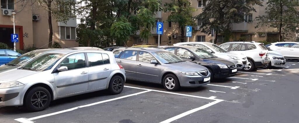 Spatele Blocului Nu Este Parcare